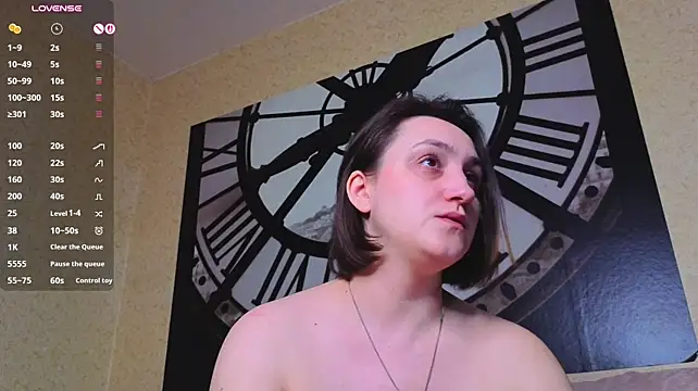 Helenliss - slow tease... naked? :D