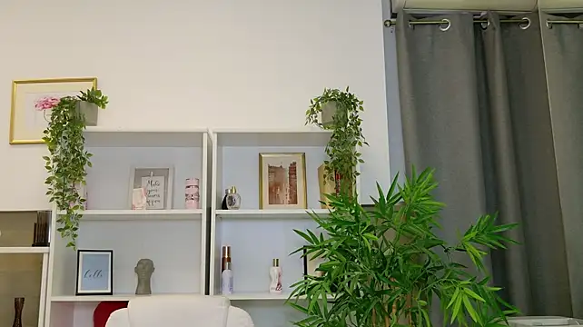 LadyLeea - Play with dildo between my boobs