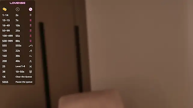 Bella_xx__ - hand bra tease