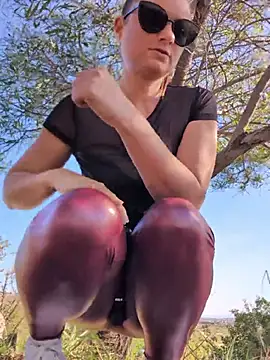 Samira-Summer - Play with my tits LT=Clip
