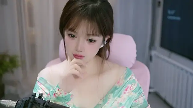 Cecily2 - 假如我说和我聊天送鸡蛋呢 你还会这样无动于衷吗