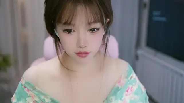 Cecily2 - 夸我美的 通通送我一个不锈钢盆