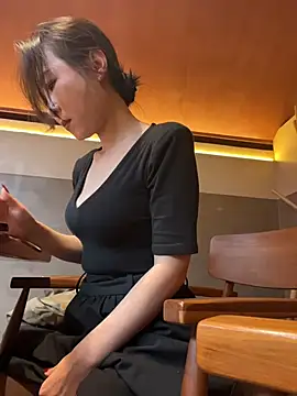 Eva10069 - 公众咖啡厅真空下半身行走人群