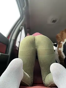 JulliaVegas - Squirt