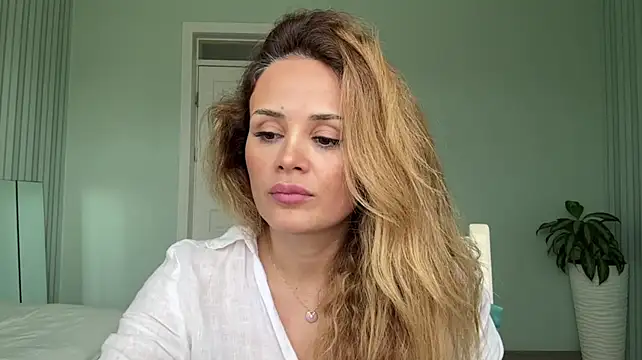 SayraPie - playful bite my lip 🤭🫦