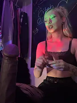 MollyMonroe666 - lick/suck a little