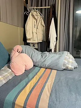 Si-si-love - 找男人用假阳具抽插我