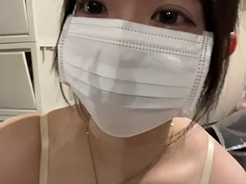 y-u-r-a-33's Live XXX Chat