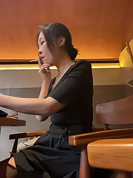 Eva10069 - 公众咖啡厅真空下半身行走人群