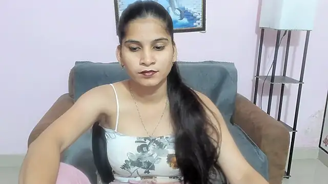 LustyManara - new girl here to give u nude show