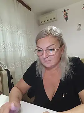 SWEETTbitch - Topless 2 minutes