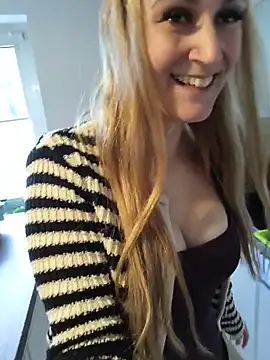 SweetGermanGoddess - 🍑Go Doggy + Slap Ass 5x