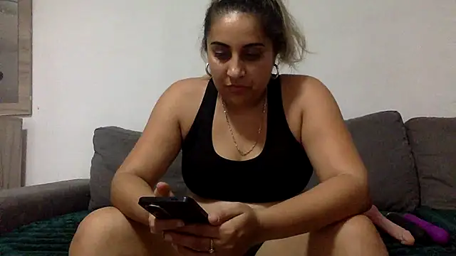 Antoniasweety - make my finger4 pussy