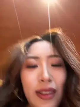 Yomi009 - ☕️网红咖啡馆露出对街马路展露双乳