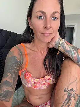 Mel-Mia - 5 min titts out - LT Hot Clip
