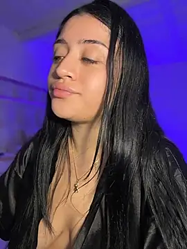 Lucianaroy - Fuck my oussy whit my dildo 5 min