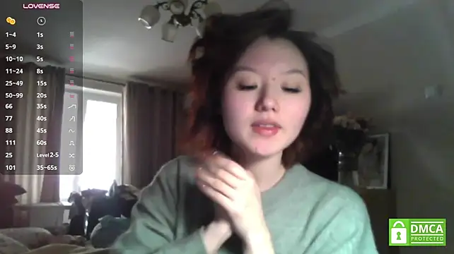 QuyenLuellen - lift up my top and squeeze my tits