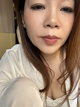 Si-si-love - 找男人用假阳具抽插我