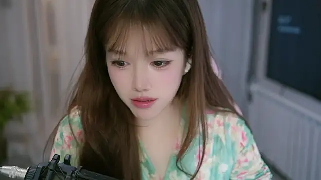 Cecily2 - 夸我美的 通通送我一个不锈钢盆