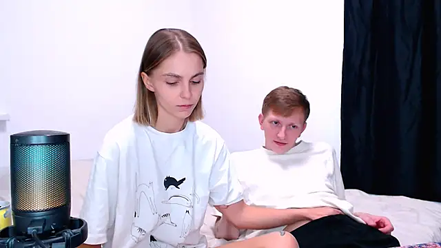 Juliaanddima - lick feet naked