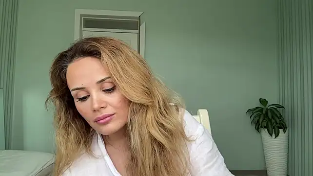 SayraPie - cute, playful eye contact <3