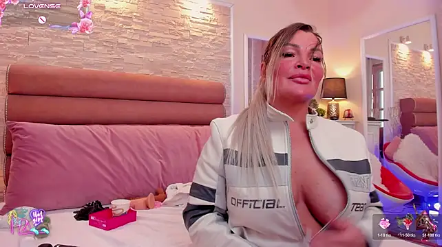 ArianaCroft - ?Riding my Dildo