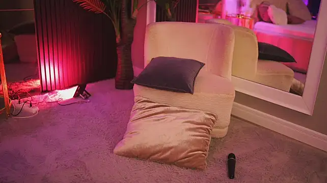 NouraMalvi - make my ass red