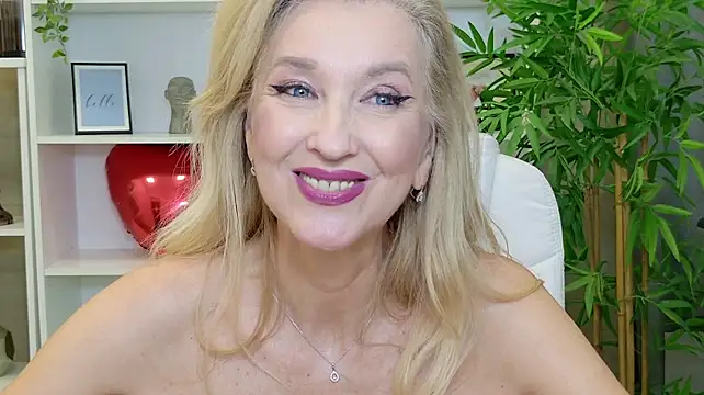 LadyLeea - Play with dildo between my boobs