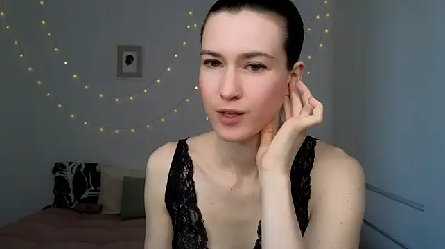 AliciaNewell - hand bra