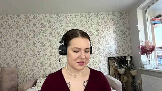 ElizbethPizza - air kisses for all