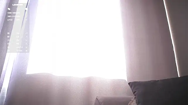 LinnHigh - I starting to play with my kitty