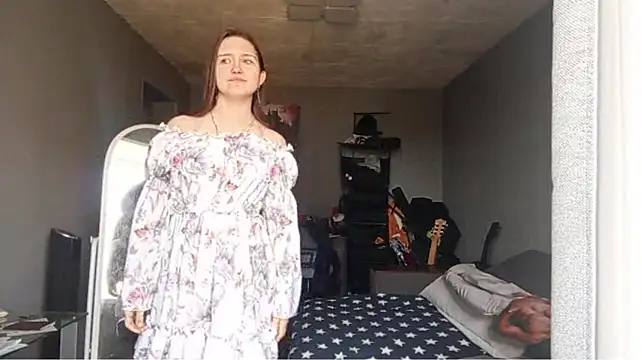 AlessandraToth - air kiss to the camera 😘