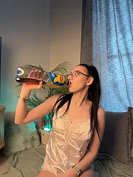 LuluPeach_ - Let s see that kitty