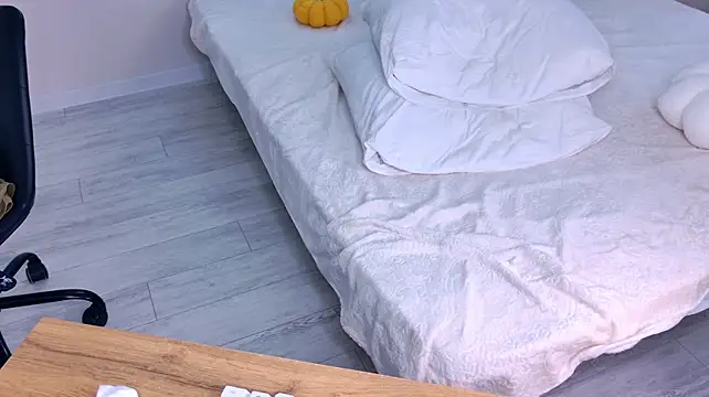Alexis_Lovely - show hairy pussy
