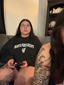 Miacanela_xo - All 3 show tits