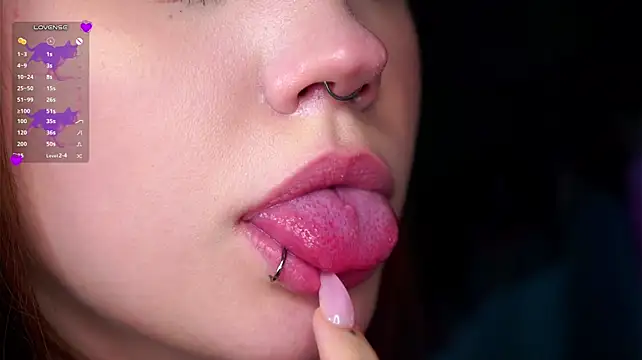 LeahAllsop1 - Sucking ice is sexy😊😘