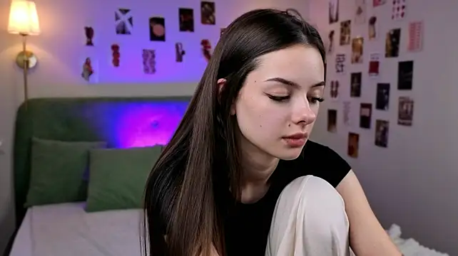 Kiara_beauty - put on mini shorts