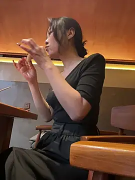 Eva10069 - 公众咖啡厅真空下半身行走人群