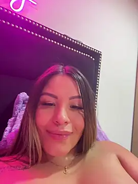 Sexyyykloee - Make me happy mmm
