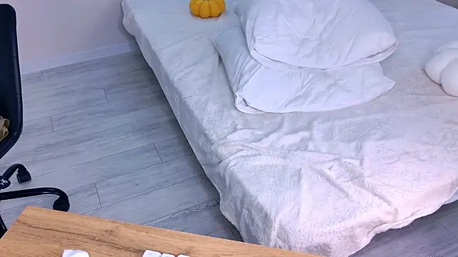 Alexis_Lovely - show hairy pussy