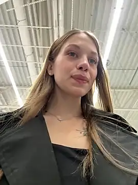 Olivia_Jemison - Play with my niples in STORE
