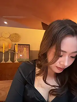 Yomi009 - ☕️网红咖啡馆露出对街马路展露双乳