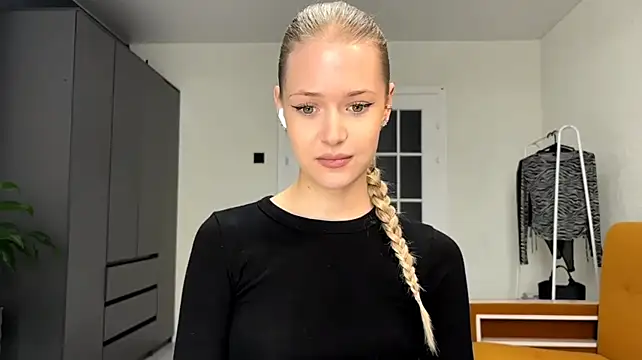 ZaidaSchwarten - Tease ass