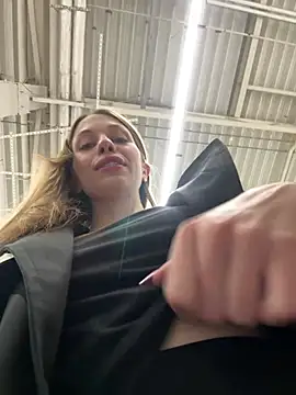 Olivia_Jemison - Play with my niples in STORE