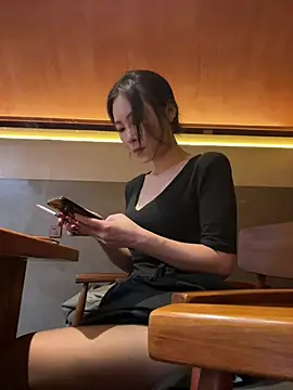 Eva10069 - 公众咖啡厅真空下半身行走人群
