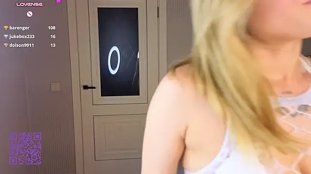 JessicaaWhite - shake her boobs And ahegao