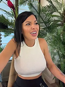 ReynaMorel - Naked doggy tease and spanks