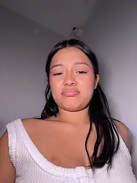 Lola_sweeet18 - flash boobs in your face