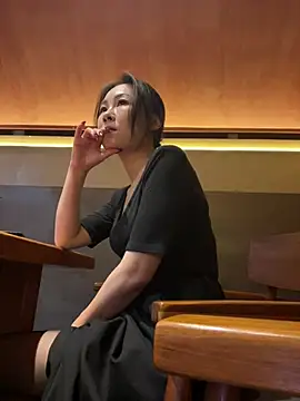 Eva10069 - 公众咖啡厅真空下半身行走人群