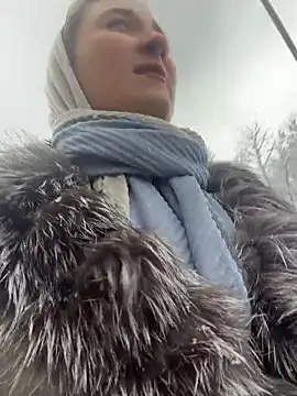 AdelRich - Show my tits on public